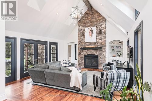 787517 Grey Rd 13 Road, Blue Mountains, ON - Indoor Photo Showing Living Room With Fireplace