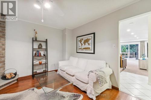 4253 Shelby Crescent, Mississauga, ON - Indoor Photo Showing Living Room