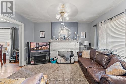 17 Belgravia Avenue, Toronto, ON - Indoor Photo Showing Living Room