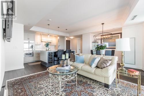 1401 - 2060 Lakeshore Road, Burlington, ON - Indoor Photo Showing Living Room