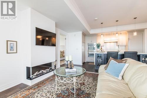 1401 - 2060 Lakeshore Road, Burlington, ON - Indoor Photo Showing Living Room