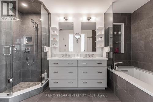 1401 - 2060 Lakeshore Road, Burlington, ON - Indoor Photo Showing Bathroom