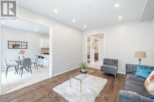 3308 Raindance Crescent, Mississauga, ON - Indoor Photo Showing Living Room