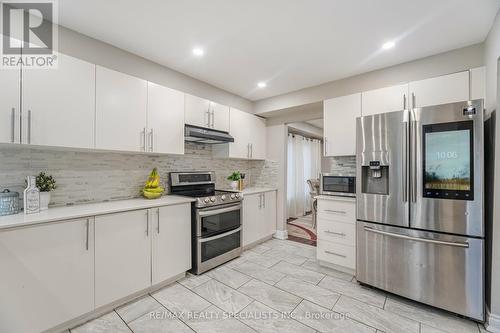 28 Meadow Bush Court, Brampton, ON - Indoor Photo Showing Kitchen With Stainless Steel Kitchen With Upgraded Kitchen