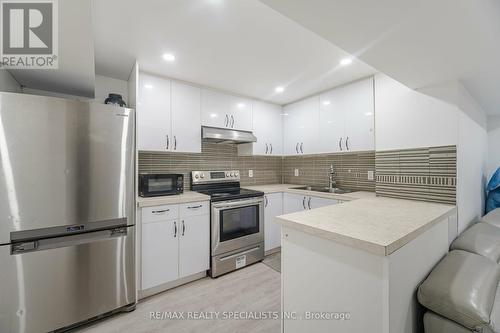 28 Meadow Bush Court, Brampton, ON - Indoor Photo Showing Kitchen With Stainless Steel Kitchen With Upgraded Kitchen