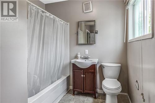 795 Howey, Sudbury, ON - Indoor Photo Showing Bathroom