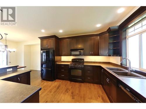 1240 23 Avenue Sw, Salmon Arm, BC - Indoor Photo Showing Kitchen With Double Sink