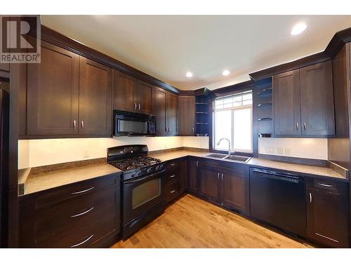 1240 23 Avenue Sw, Salmon Arm, BC - Indoor Photo Showing Kitchen With Double Sink