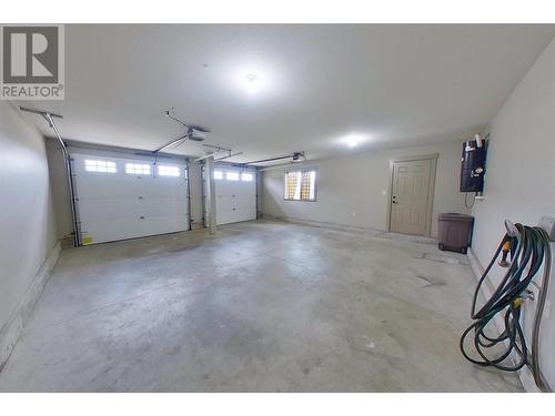 1240 23 Avenue Sw, Salmon Arm, BC - Indoor Photo Showing Garage