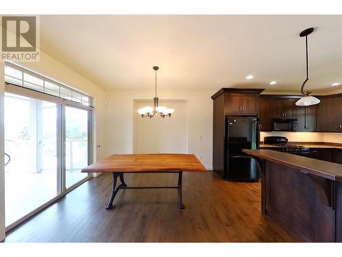 1240 23 Avenue Sw, Salmon Arm, BC - Indoor Photo Showing Kitchen