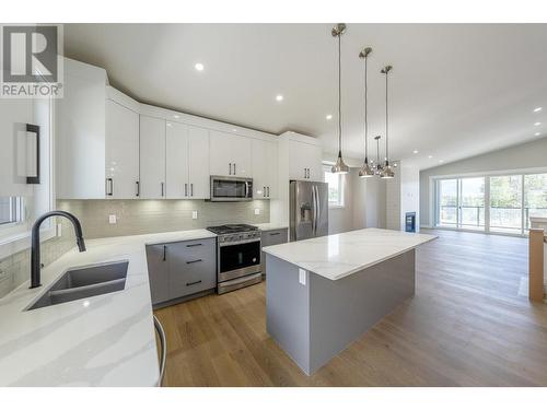 2852 Canyon Crest Drive, West Kelowna, BC - Indoor Photo Showing Kitchen With Double Sink With Upgraded Kitchen