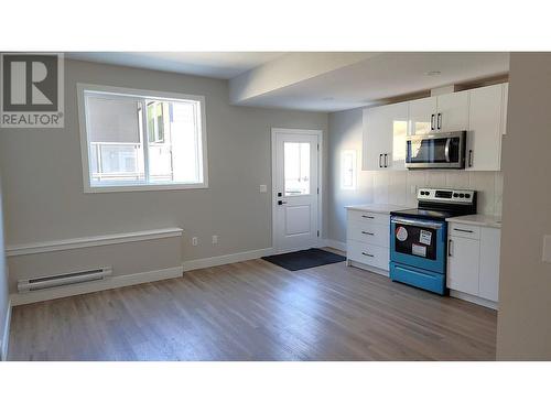 2852 Canyon Crest Drive, West Kelowna, BC - Indoor Photo Showing Kitchen