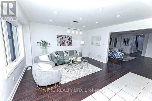 338 Van Dusen Avenue, Southgate, ON - Indoor Photo Showing Living Room