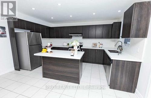 338 Van Dusen Avenue, Southgate, ON - Indoor Photo Showing Kitchen With Double Sink With Upgraded Kitchen