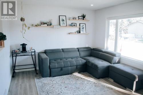 9614 77 Avenue, Grande Prairie, AB - Indoor Photo Showing Living Room