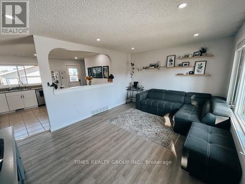 9614 77 Avenue, Grande Prairie, AB - Indoor Photo Showing Living Room