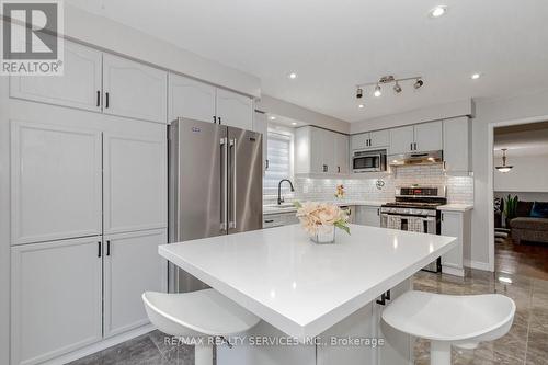 218 Van Scott Drive, Brampton, ON - Indoor Photo Showing Kitchen With Upgraded Kitchen