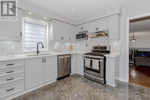 218 Van Scott Drive, Brampton, ON - Indoor Photo Showing Kitchen With Double Sink With Upgraded Kitchen