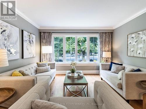 44 Parkend Avenue, Brampton, ON - Indoor Photo Showing Living Room