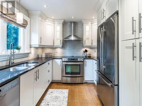 44 Parkend Avenue, Brampton, ON - Indoor Photo Showing Kitchen With Double Sink With Upgraded Kitchen