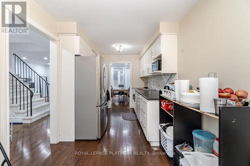 4 Mayfair Crescent, Brampton, ON - Indoor Photo Showing Kitchen