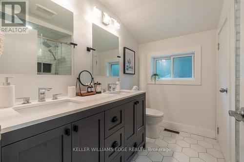 955 Cloverleaf Drive, Burlington, ON - Indoor Photo Showing Bathroom