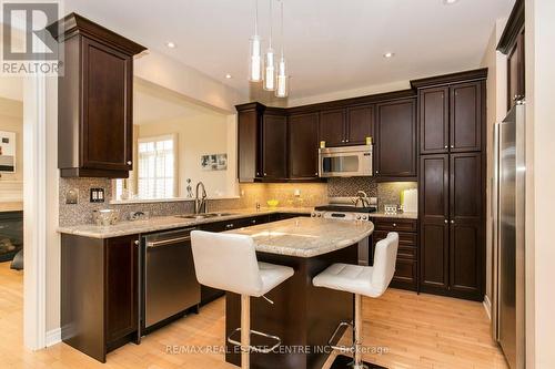 31 - 2295 Rochester Circle, Oakville, ON - Indoor Photo Showing Kitchen With Upgraded Kitchen