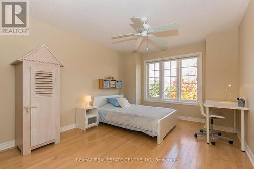 31 - 2295 Rochester Circle, Oakville, ON - Indoor Photo Showing Bedroom