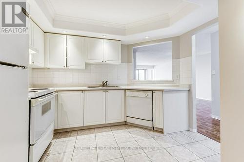 402 - 5070 Pinedale Avenue, Burlington, ON - Indoor Photo Showing Kitchen