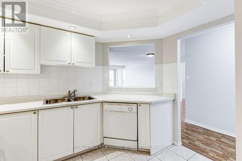 402 - 5070 Pinedale Avenue, Burlington, ON - Indoor Photo Showing Kitchen With Double Sink