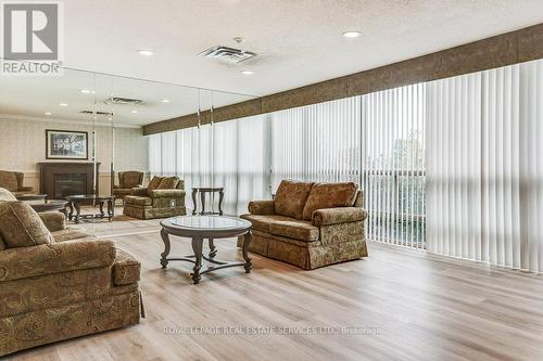 402 - 5070 Pinedale Avenue, Burlington, ON - Indoor Photo Showing Living Room