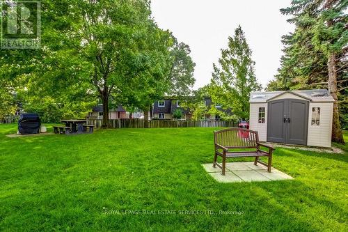 402 - 5070 Pinedale Avenue, Burlington, ON - Outdoor With Backyard