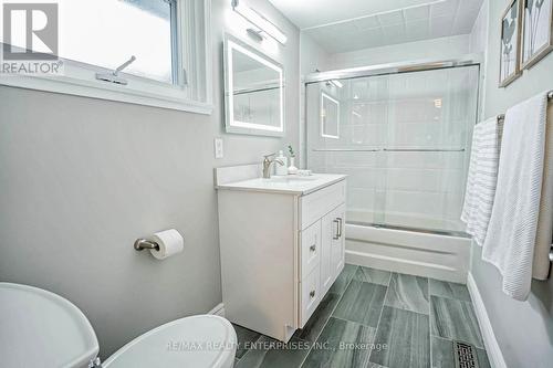 1825 Pattinson Crescent, Mississauga, ON - Indoor Photo Showing Bathroom