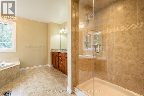 2049 Country Club Drive, Burlington, ON - Indoor Photo Showing Bathroom