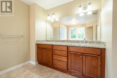 2049 Country Club Drive, Burlington, ON - Indoor Photo Showing Bathroom