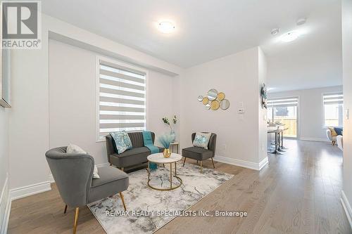 6 Del Grappa Street, Caledon, ON - Indoor Photo Showing Living Room