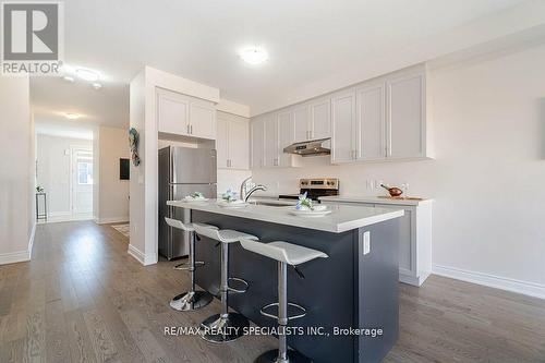 6 Del Grappa Street, Caledon, ON - Indoor Photo Showing Kitchen With Upgraded Kitchen