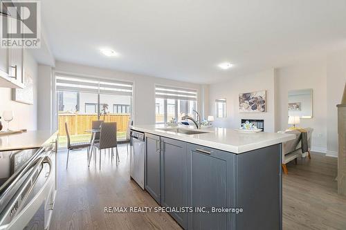 6 Del Grappa Street, Caledon, ON - Indoor Photo Showing Kitchen