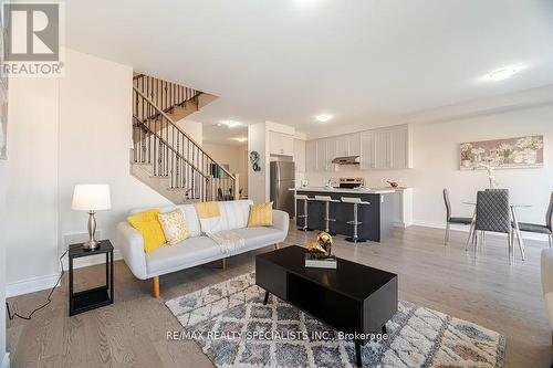 6 Del Grappa Street, Caledon, ON - Indoor Photo Showing Living Room