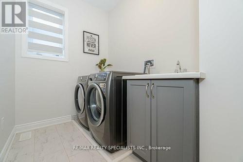 6 Del Grappa Street, Caledon, ON - Indoor Photo Showing Laundry Room