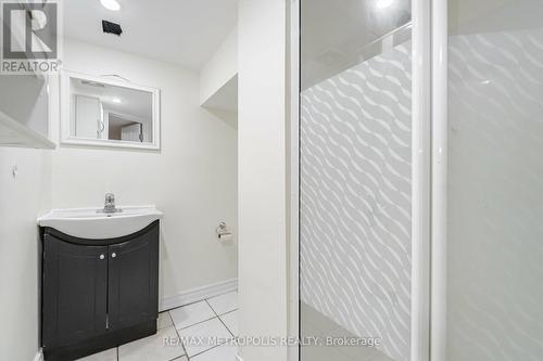 27 Prince Crescent, Brampton, ON -  Photo Showing Bathroom