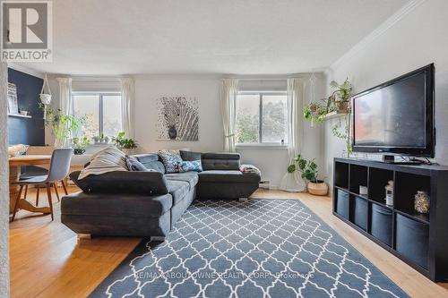 161 - 1066 Falgarwood Drive, Oakville, ON - Indoor Photo Showing Living Room