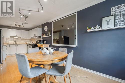 161 - 1066 Falgarwood Drive, Oakville, ON - Indoor Photo Showing Dining Room