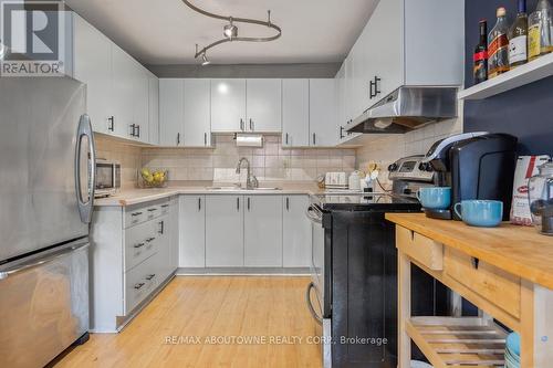 161 - 1066 Falgarwood Drive, Oakville, ON - Indoor Photo Showing Kitchen