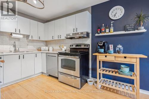 161 - 1066 Falgarwood Drive, Oakville, ON - Indoor Photo Showing Kitchen