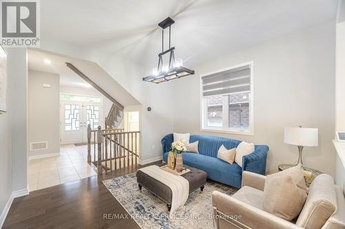 20 Callahan Court, Brampton, ON - Indoor Photo Showing Living Room