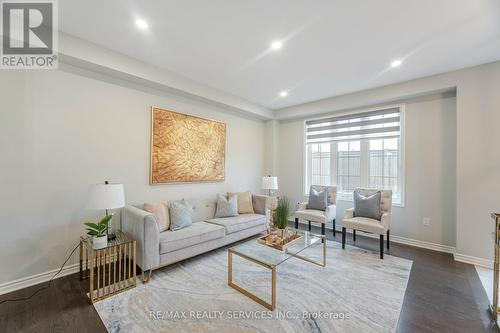 20 Callahan Court, Brampton, ON - Indoor Photo Showing Living Room