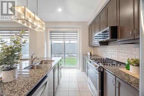 20 Callahan Court, Brampton, ON - Indoor Photo Showing Kitchen With Double Sink With Upgraded Kitchen