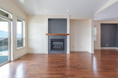 2168 Alvarado Trail, Westbank, BC - Indoor Photo Showing Living Room With Fireplace