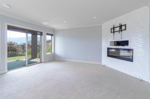 2168 Alvarado Trail, Westbank, BC - Indoor Photo Showing Living Room With Fireplace